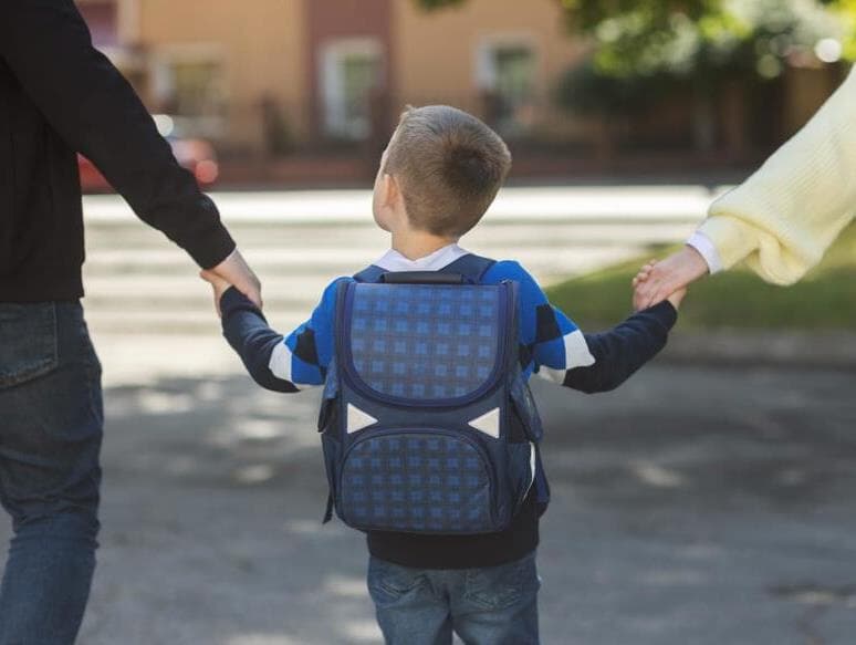 Projeto inclui possibilidade de diálogo individual entre responsáveis e professores como forma de acompanhamento. - Freepik