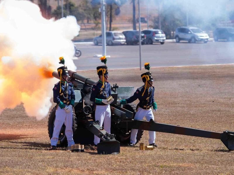 A "Salva de Gala" surgiu como uma forma de navios diplomáticos ou comerciais indicarem suas intenções pacíficas às cidades costeiras. - Exército/Divulgação