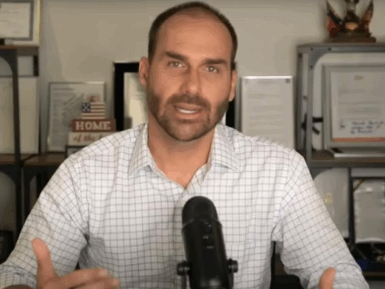 Eduardo teme perda de aposentadoria e porte de arma com eventual demissão da PF. - Reprodução/Youtube