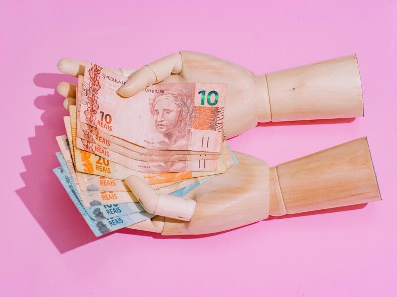 Lei institui alíquota mínima de até 10% para contribuintes com rendimentos anuais acima de R$ 600 mil. - Gabriel Cabral/Folhapress Lei institui alíquota mínima de até 10% para contribuintes com rendimentos anuais acima de R$ 600 mil. - Gabriel Cabral/Folhapress