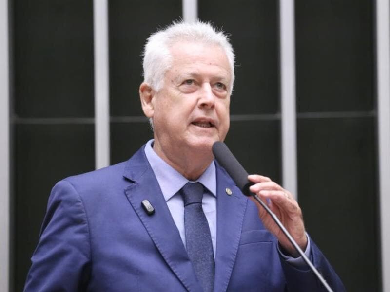 Rodrigo Rollemberg protocolou nesta segunda (2) o pedido de instalação da CPI do Master. - Kayo Magalhães/Câmara dos Deputados