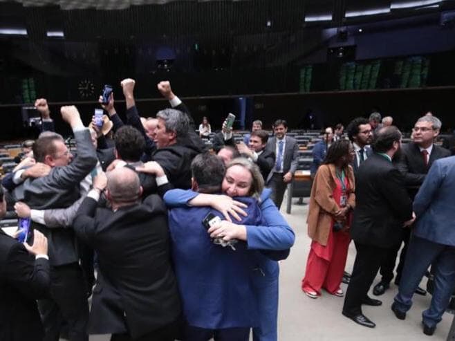 Sessão de 10 de dezembro de 2025: oposição comemora aprovação do PL da Dosimetria na Câmara. - Bruno Spada/Agência Câmara