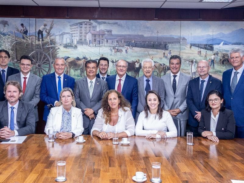 Reunião contou com a participação de diversos parlamentares.  - Júlio César Silva/MDIC