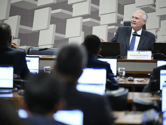 Renan: subcomissão vai propor mudanças em lei para tornar mais rigorosa a fiscalização do sistema financeiro. - Andressa Anholete/Agência Senado