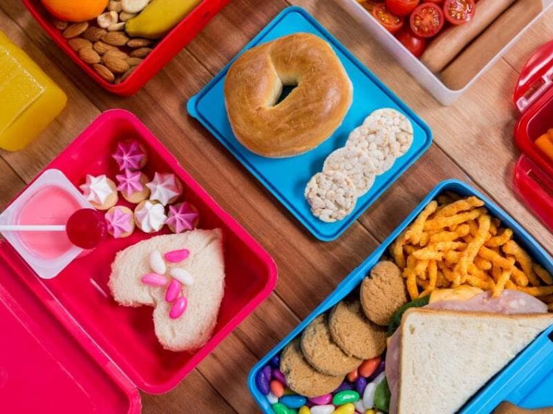 Projeto obriga cantinas escolares a fornecerem opções de lanches saudáveis aos estudantes.
 - Freepik
