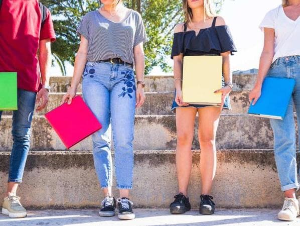 Texto aprovado na Câmara busca facilitar inserção de jovens no mercado de trabalho. - Freepik