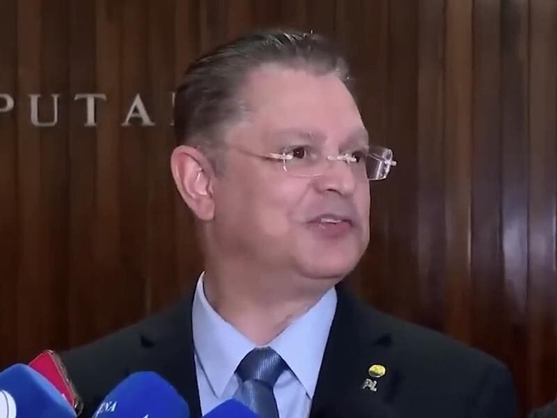 Declaração foi dada em entrevista a jornalistas. - Reprodução/YouTube