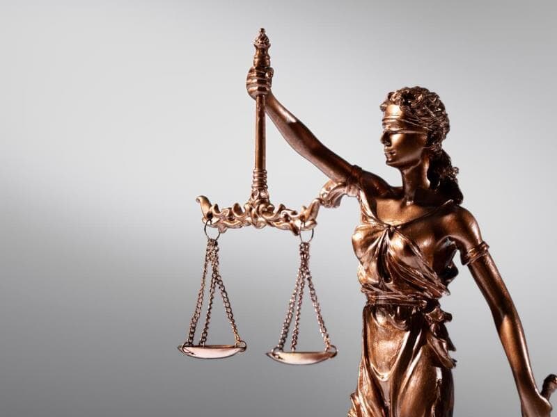 Texto inclui proteção ao livre acesso de advogados a órgãos judiciais e aos gabinetes de juízes. - Freepik