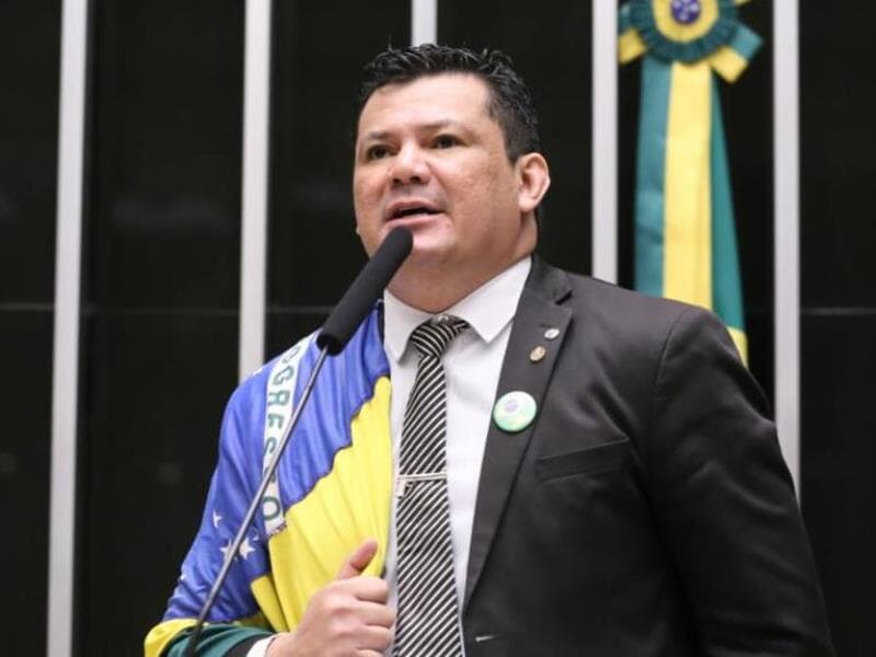 Segundo o deputado, não é possível assegurar a atuação dos guardas municipais sem acesso a armas de fogo. - Kayo Magalhães/Câmara dos Deputados Segundo o deputado, não é possível assegurar a atuação dos guardas municipais sem acesso a armas de fogo. - Kayo Magalhães/Câmara dos Deputados
