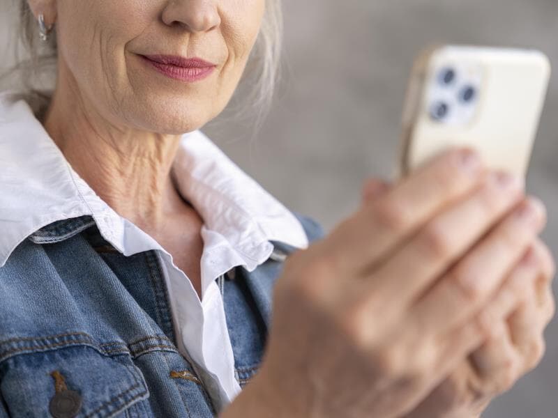 O projeto propõe a oferta de cursos e ações contra golpes virtuais. - Freepik