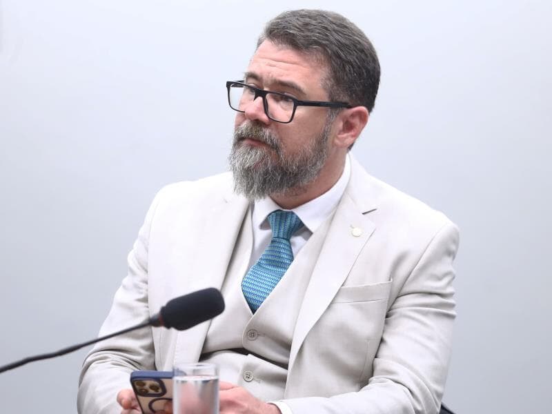 Deputado Marcos Pollon defende projeto que reduz tributos na compra do primeiro armamento. - Vinicius Loures/Câmara dos Deputados