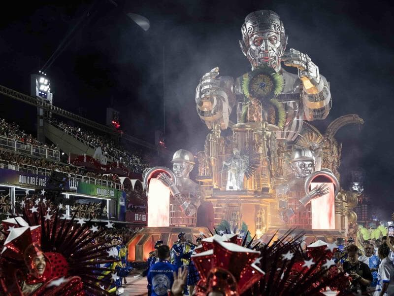 O desfile em homenagem a Lula foi contestado por parlamentares oposicionistas, que anunciaram ações no Tribunal Superior Eleitoral. - Eduardo Anizelli/Folhapress