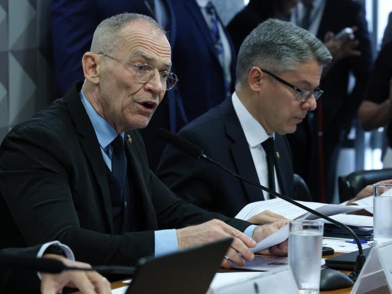 Presidente da comissão, Fabiano Contarato, e o relator, Alessandro Vieira.  - Lula Marques/Agência Brasil.