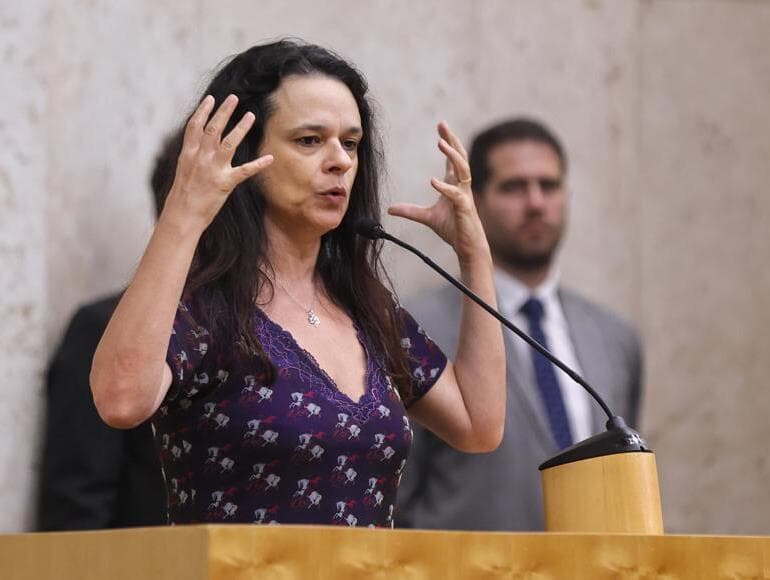 Janaína Paschoal e Jair Renan trocaram mensagens pelo X - Reprodução/X