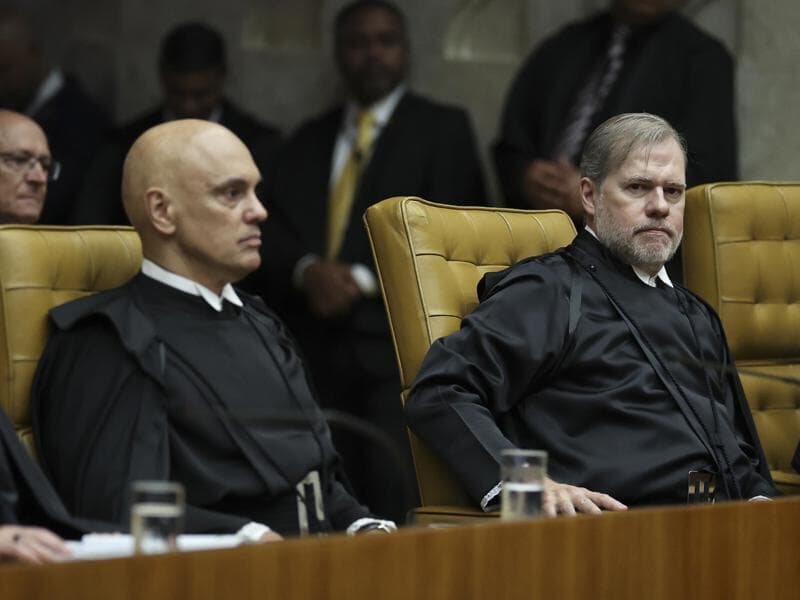 CPI do Crime Organizado vota convite aos ministros do STF Alexandre de Moraes (à esq.) e Dias Toffoli (à dir.). - Mateus Bonomi/AGIF/Folhapress