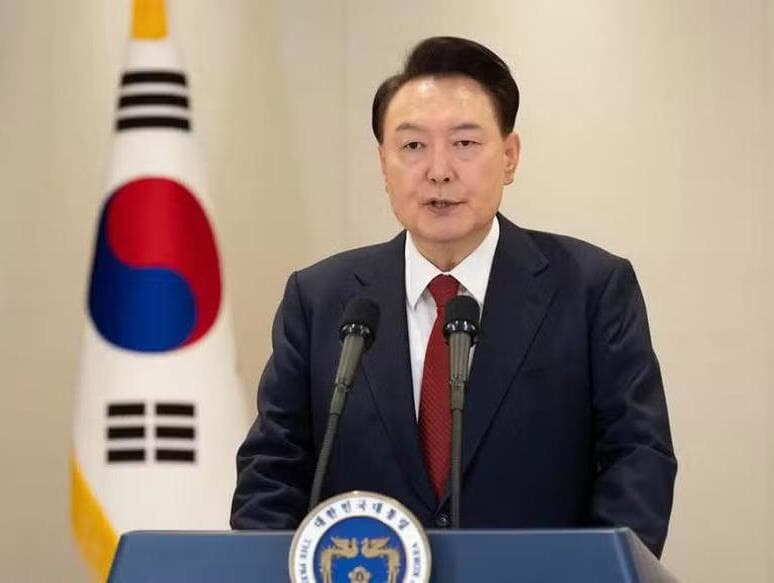 Decreto assinado por Yoon Suk -Yeol previa a suspensão de atividades políticas, restrições à imprensa e a possibilidade de intervenção militar para garantir a ordem. - Governo da Coreia do Sul
