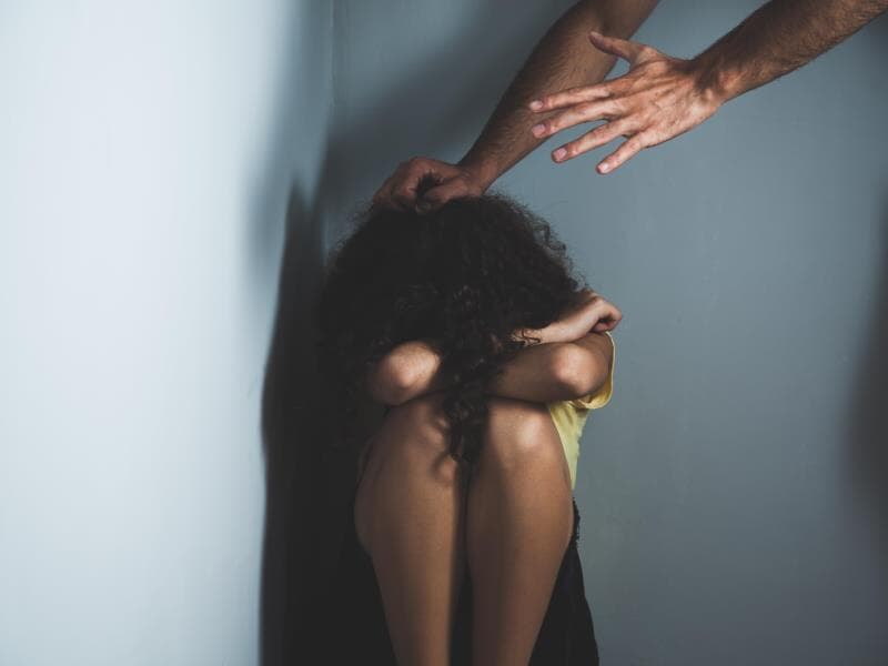 Qualquer ato sexual com menor de 14 anos configura estupro de vulnerável, independentemente de consentimento, é considerado crime no Brasil. - Freepik