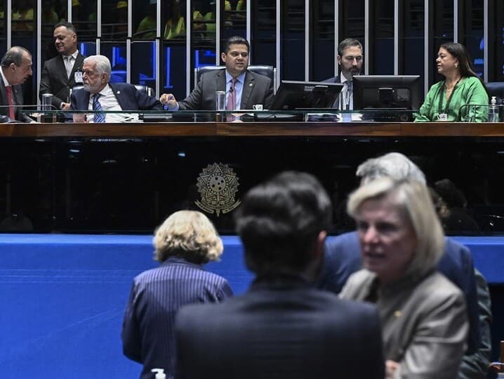 Autora do projeto, a deputada Laura Carneiro (de verde) acompanhou a sessão no Senado. - Carlos Moura/Agência Senado