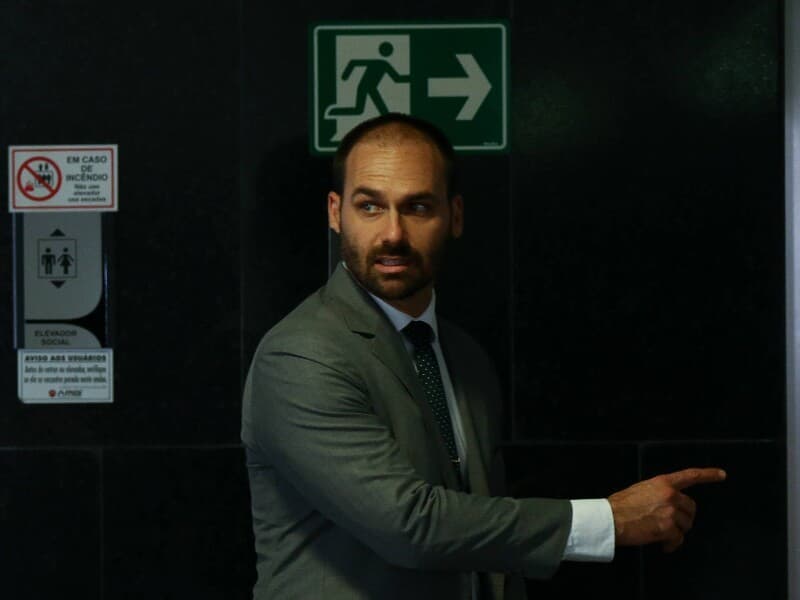 Processo que pode resultar na demissão de Eduardo Bolsonaro do serviço público avança na Polícia Federal. - Folhapress