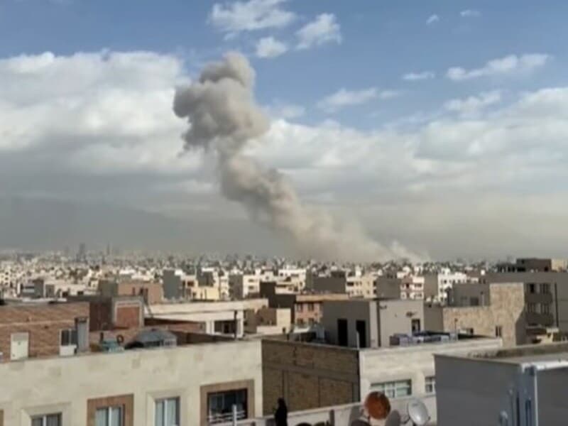 Teerã, capital, do Irã, é alvo de bombardeio conjunto dos EUA e de Israel. - Reprodução/Youtube