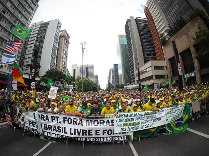 Capitaneado por aliados de Bolsonaro, ato "Acorda, Brasil", na Avenida Paulista, virou Lula e ministros do STF. - Arthur Lamonier/Thenews2/Folhapress