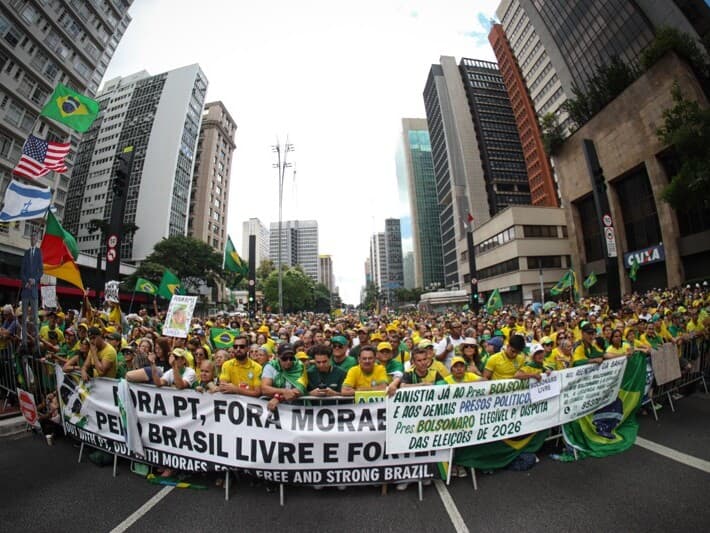 Capitaneado por aliados de Bolsonaro, ato "Acorda, Brasil", na Avenida Paulista, virou Lula e ministros do STF. - Arthur Lamonier/Thenews2/Folhapress