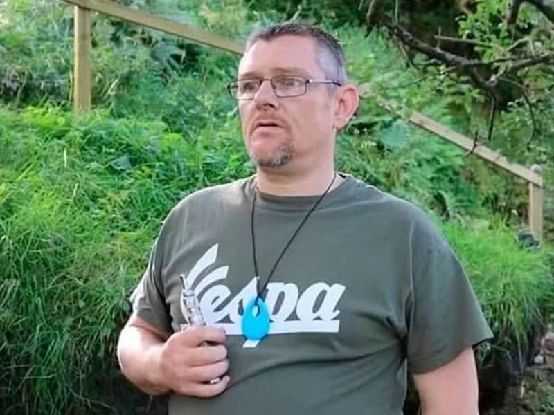 O ativista John Davidson, que inspirou filme sobre luta contra a Síndrome de Tourette e enfrentou constrangimento ao proferir insulto racional durante principal premiação do cinema no Reino Unido. Episódio jogou luz sobre condição. - Reprodução/Instagram