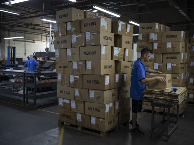 Projeto pretende fomentar a participação do mercado privado na oferta de soluções de financiamento e de instrumentos de garantia à exportação. - Daniel Marenco/Folhapress