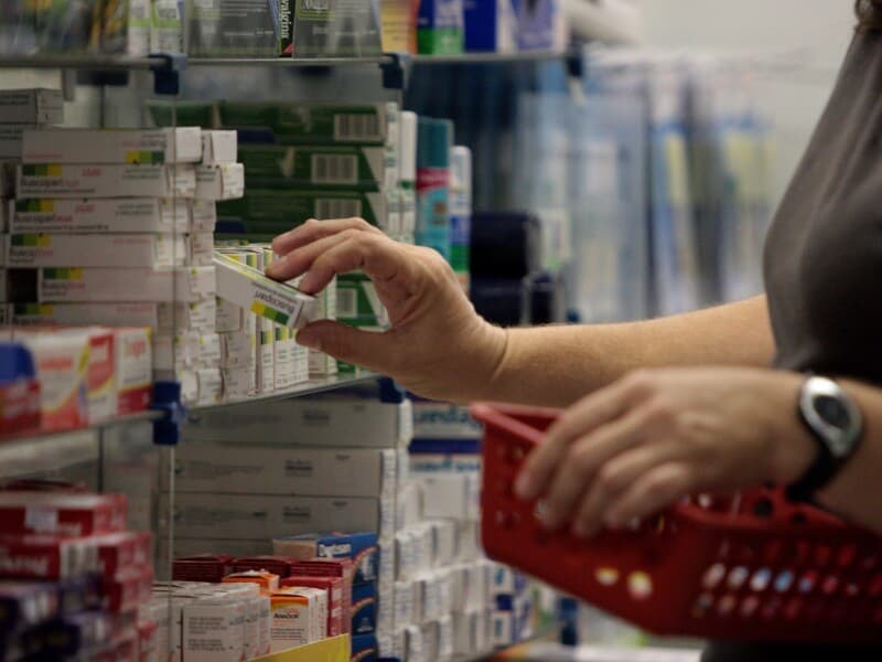 Projeto autoriza instalação de farmácia ou drogaria na área de venda de supermercados, desde que em ambiente físico delimitado, segregado e exclusivo para a atividade farmacêutica. - Zanone Fraissat/Folhapress