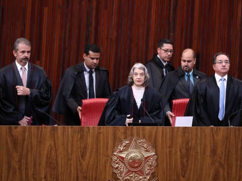 Ministros do TSE definiram que plataformas digitais devem remover conteúdos ilegais sob pena de responsabilidade judicial. - Luiz Roberto/TSE