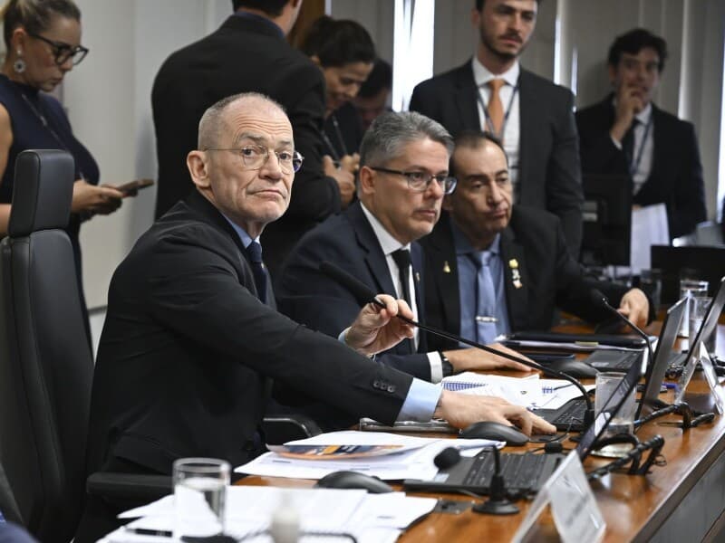 À frente da CPI, Fabiano Contarato confirmou que as convocações foram regulares e estuda pedir a condução coercitiva de empresário. - Saulo Cruz/Agência Senado