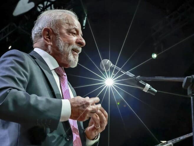 Presidente Lula oficializa o novo salário mínimo de R$ 1.621 para 2026, garantindo ganho real acima da inflação. - Ricardo Stuckert/PR