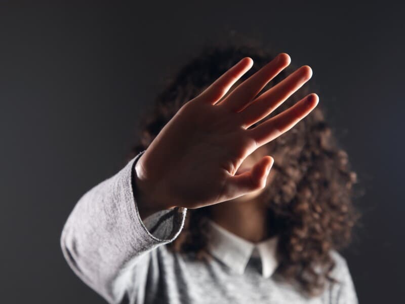 O projeto prevê a destinação de recursos do Fundo Nacional de Segurança Pública para a criação e manutenção de abrigos para vítimas de violência. - Freepik