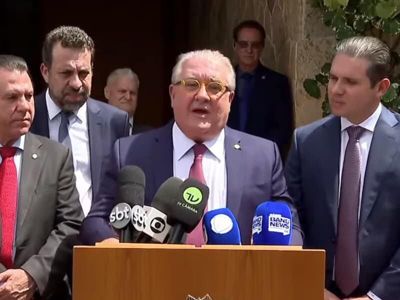 Declaração foi dada a jornalistas nesta terça-feira (10). - Reprodução/YouTube