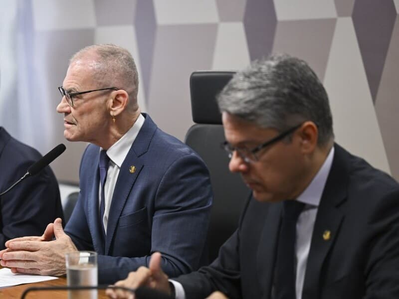 Vice-presidente da CPI, senador Hamilton Mourão, presidente da CPI, senador Fabiano Contarato, e relator da CPI, senador Alessandro Vieira. - Saulo Cruz/Agência Senado