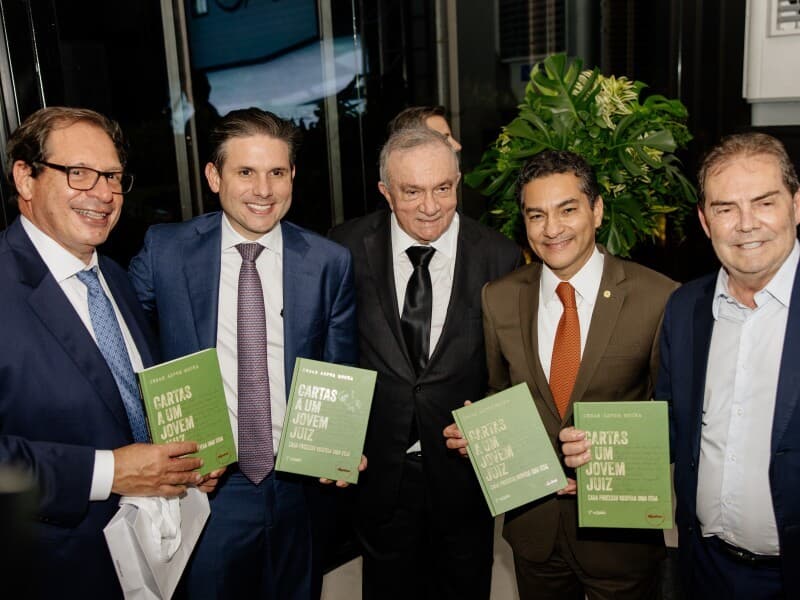 Lançamento do livro "Cartas a um jovem juiz". - Congresso em Foco