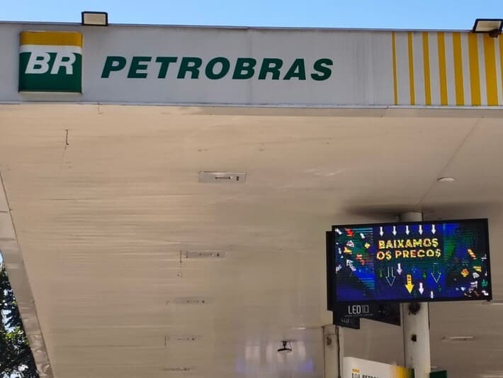 Disparada do preço do petróleo, por causa da guerra no Oriente Médio, pressiona o governo, que teme aumento da inflação. - Marco Ambrosio/Ato Press/Folhapress