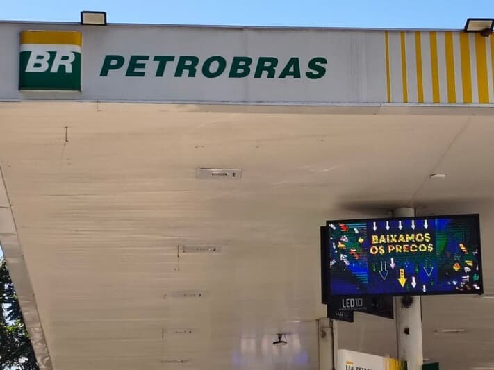 Disparada do preço do petróleo, por causa da guerra no Oriente Médio, pressiona o governo, que teme aumento da inflação. - Marco Ambrosio/Ato Press/Folhapress