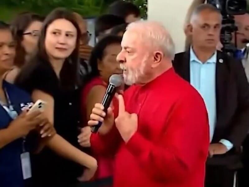 Em cerimônia no Rio de Janeiro, presidente Lula condicionou a vinda de Darren Beattie à liberação do visto de Alexandre Padilha. - TV Brasil/Reprodução