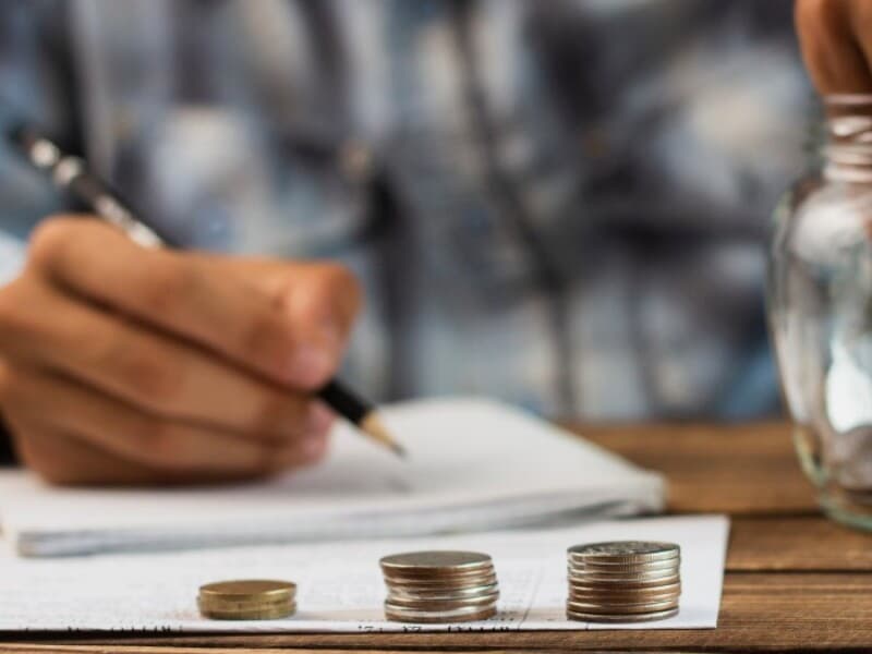 Relatora ressaltou que o abandono afetivo de menor cria sobrecarga financeira para o genitor guardião.  - Freepik