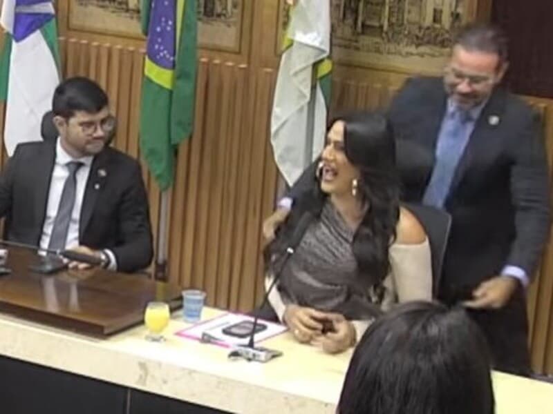 vereadora toma susto - Reprodução/YouTube