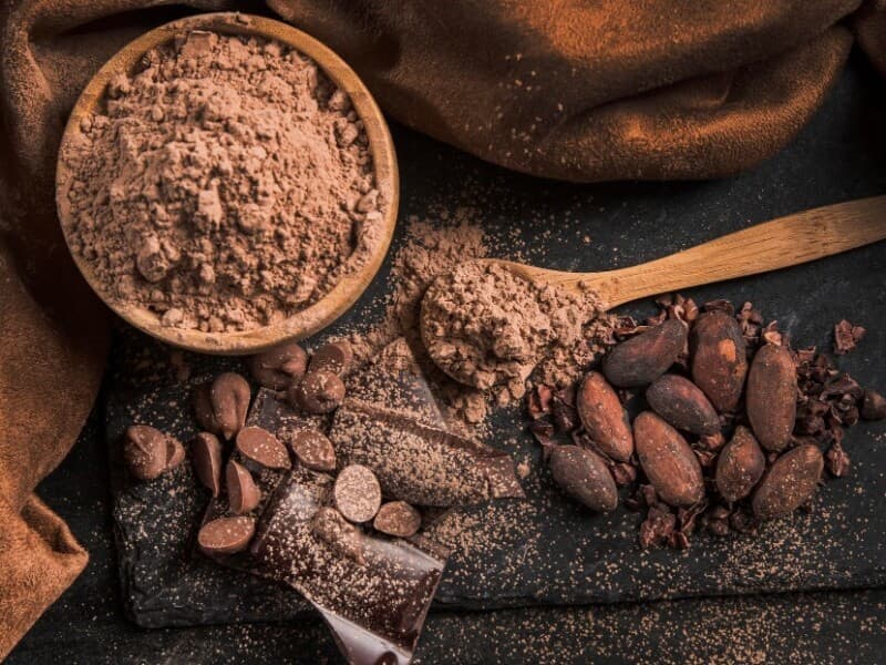 Relator ressaltou importância da definição de patamar legal de cacau para garantir transparência ao consumidor. - Freepik