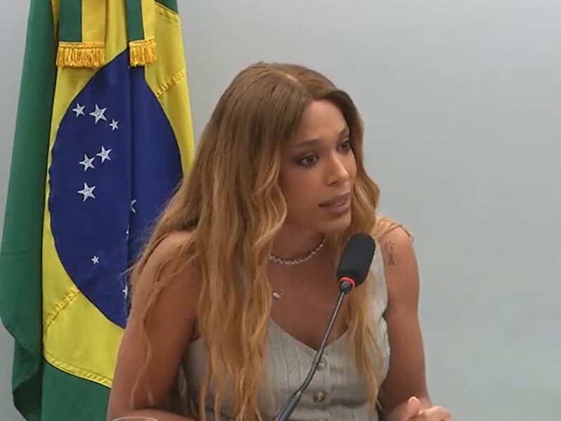 Erika Hilton chama críticos digitais de "imbeCIS". - Reprodução/Youtube