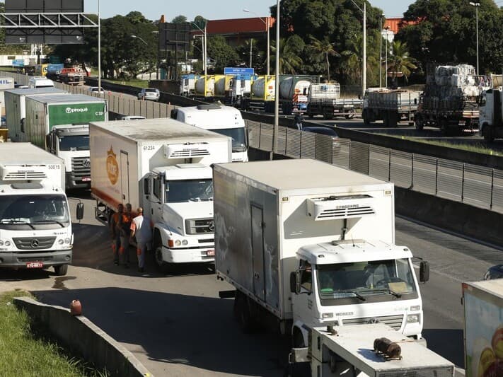 Medidas eram reivindicadas por caminhoneiros, que ameaçavam entrar em greve. - Tomaz Silva/Agência Brasil