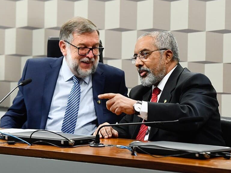 Criação de frente parlamentar foi proposta por Flávio Arns (à esquerda) e relatada por Paulo Paim. - Roque de Sá/Agência Senado
