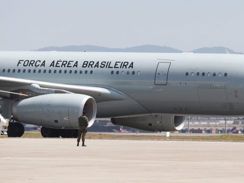 Eduardo Girão quer restringir o uso de aviões da FAB. - Paulo Pinto/Agencia Brasil
