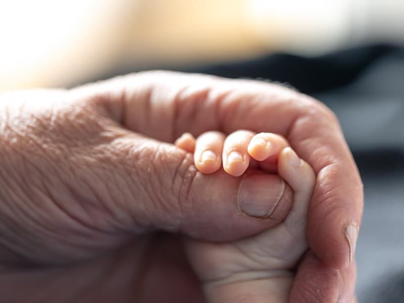 Projeto prevê que irmãos, avós e bisavós podem receber salário-maternidade em caso de morte. - Freepik