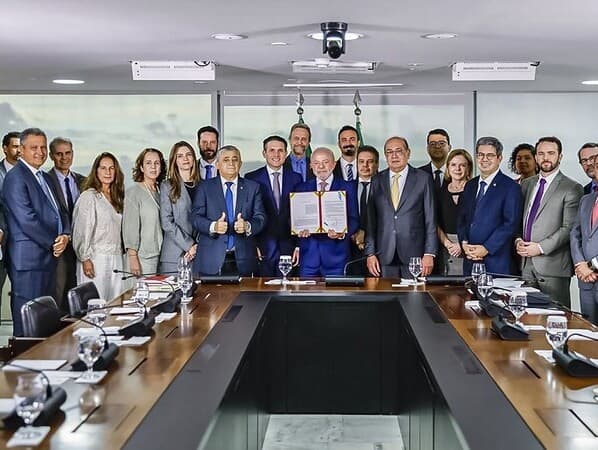 Lula sancionou a nova lei em cerimônia no Palácio do Planalto nessa terça-feira. - Ricardo Stuckert/PR