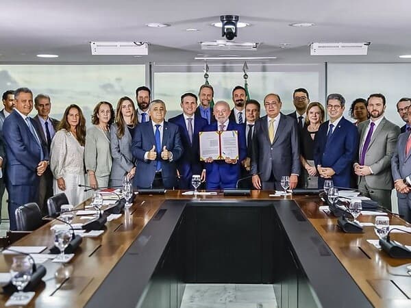 Lula sancionou a nova lei em cerimônia no Palácio do Planalto nessa terça-feira. - Ricardo Stuckert/PR