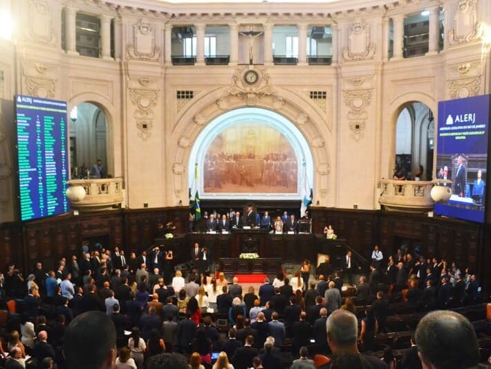 Plenário da Assembleia do Rio de Janeiro: 70 deputados vão escolher governador-tampão. - Paulo Carneiro/Ato Press/Folhapress